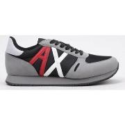 Lage Sneakers EAX XUX017
