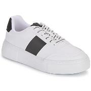 Lage Sneakers Armani Exchange XDX134