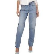 Straight Jeans Only -