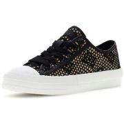 Lage Sneakers Guess FLJCR2 FAP12-BLKNA