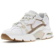 Lage Sneakers Guess FLJCR6 ELE12-GOLD