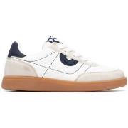 Lage Sneakers Xti 15300701