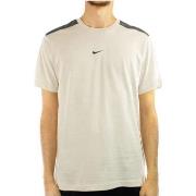 T-shirt Nike FQ8821