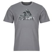 T-shirt adidas Camo Badge of Sport Graphic T-Shirt