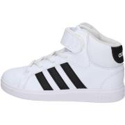 Baskets adidas IE3862