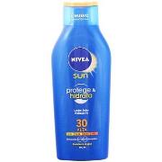 Protections solaires Nivea Sun Protege hidrata Leche Spf30