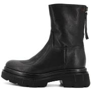 Boots Gio + -