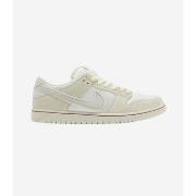 Baskets basses Nike Dunk low SB City of Love