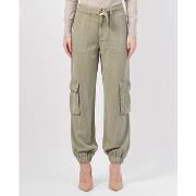 Pantalon Guess Pantalon cargo avec grandes poche