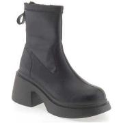 Bottines Betsy black elegant closed booties