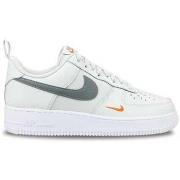 Baskets basses Nike Air Force 1 Photon Dust Safety Orange