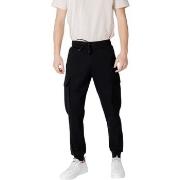 Pantalon Antony Morato REGULAR FIT WITH LOGOED RUBBER FLAG MMFP00405-F...