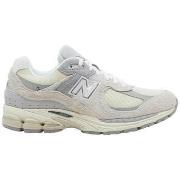 Baskets New Balance 2002R