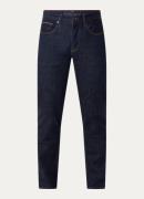 Tommy Hilfiger Core straight leg jeans met donkere wassing en steekzak...