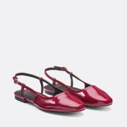 Gelakte slingbacks met platte hak