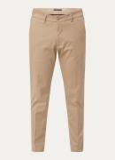 DRYKORN Ajend tapered fit cropped chino met steekzakken