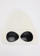 C.P. Company Ribgebreide muts van wol met logo