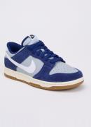 Nike Dunk Low sneaker met suède details