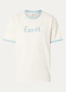 forét Tide T-shirt met logo en contrasterende bies