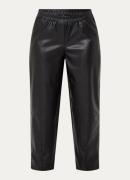 OPUS Myha Edgy mid waist cropped tapered fit broek van imitatieleer