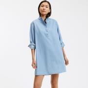 Robe courte en denim, col volanté