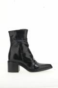 Bottines pointues en cuir plissé