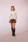 Pull en maille et fleurs sequins